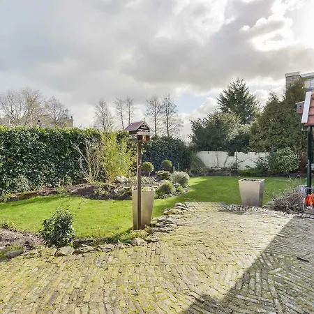 Apartment Spacious Family Halfweg