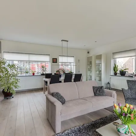 Spacious Family Apartment *